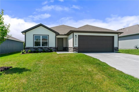 Photo of 705 SW 6th Terrace, Oak Grove, MO 64075 (MLS # 2636745)