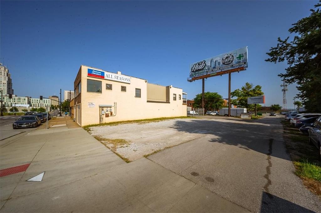 808 E 10th Street
