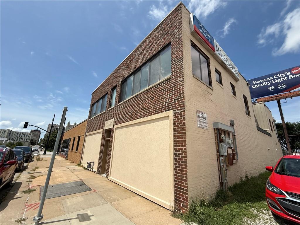 808 E 10th Street