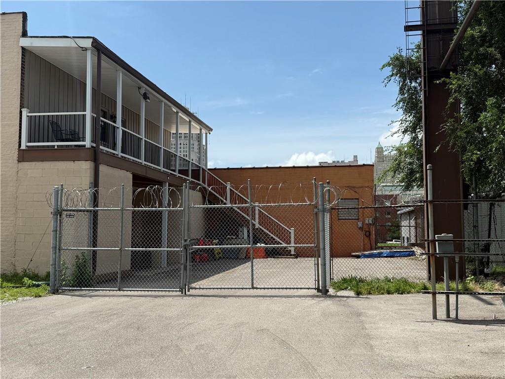 808 E 10th Street