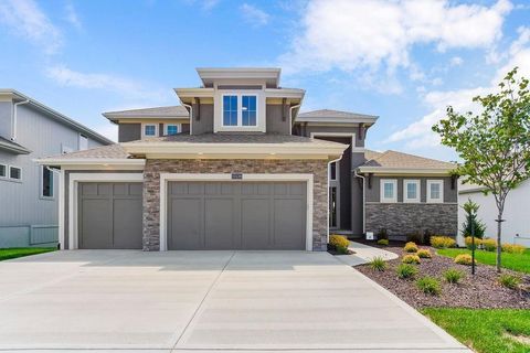 Photo of 15188 W 168th Place, Olathe, KS 66062 (MLS # 2622603)