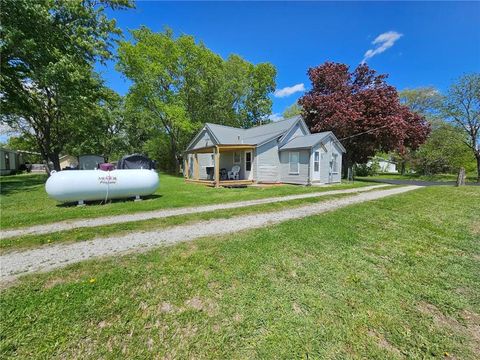 Photo of 615 S Cherry Street, Clearmont, MO 64431 (MLS # 2619255)