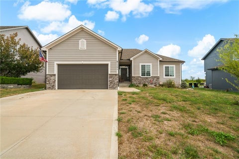 Photo of 1201 Mesa Drive, Belton, MO 64012 (MLS # 2644233)