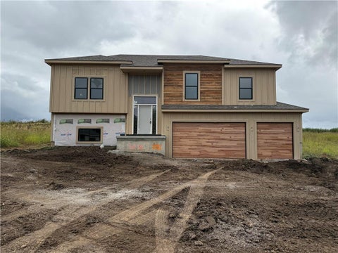 Photo of 2121 Deerfield Terrace, Liberty, MO 64068 (MLS # 2643457)