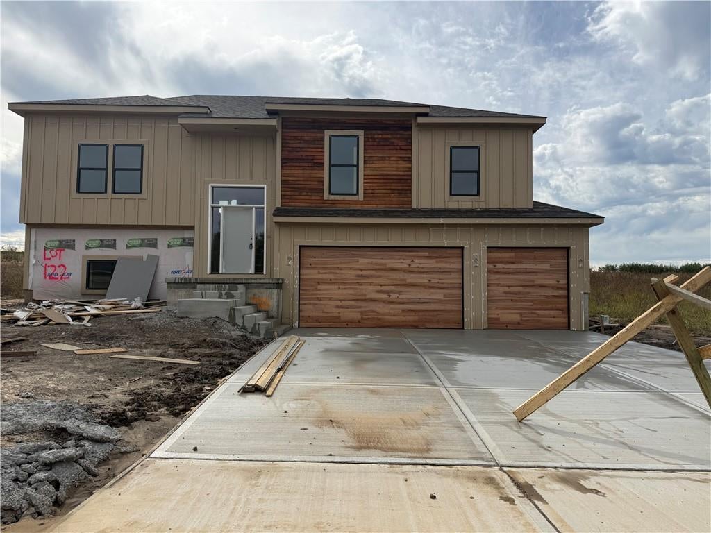 Photo of 2121 Deerfield Terrace, Liberty, MO 64068 (MLS # 2643457)