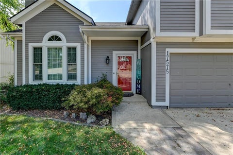 Photo of 17575 W 111th Court, Olathe, KS 66061 (MLS # 2639663)