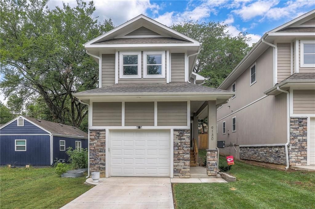 Photo of 9130 McGee Street, Kansas City, MO 64114 (MLS # 2598966)