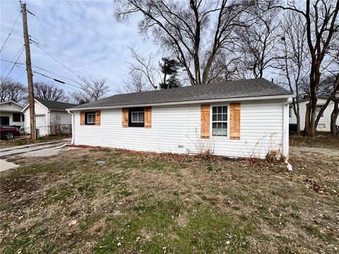 Photo of 1004 E Walnut Street, Independence, MO 64050 (MLS # 2618404)