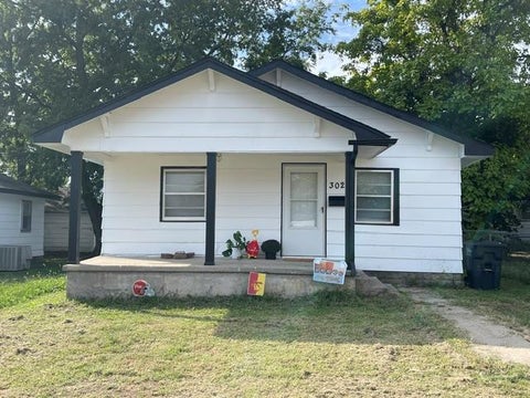 Photo of 302 E Rose Street, Pittsburg, KS 66762 (MLS # 2644210)