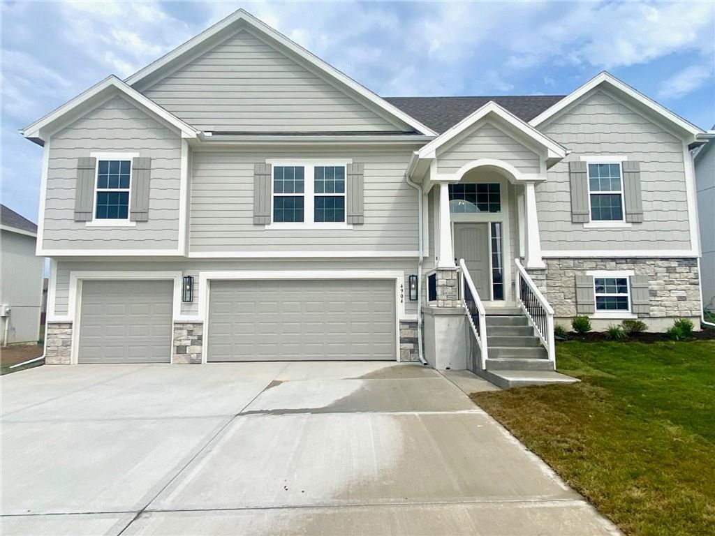 Photo of 1026 Jasmine Drive, Liberty, MO 64068 (MLS # 2591915)