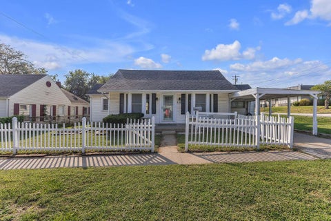 Photo of 102 S Chestnut Street, Cameron, MO 64429 (MLS # 2643154)