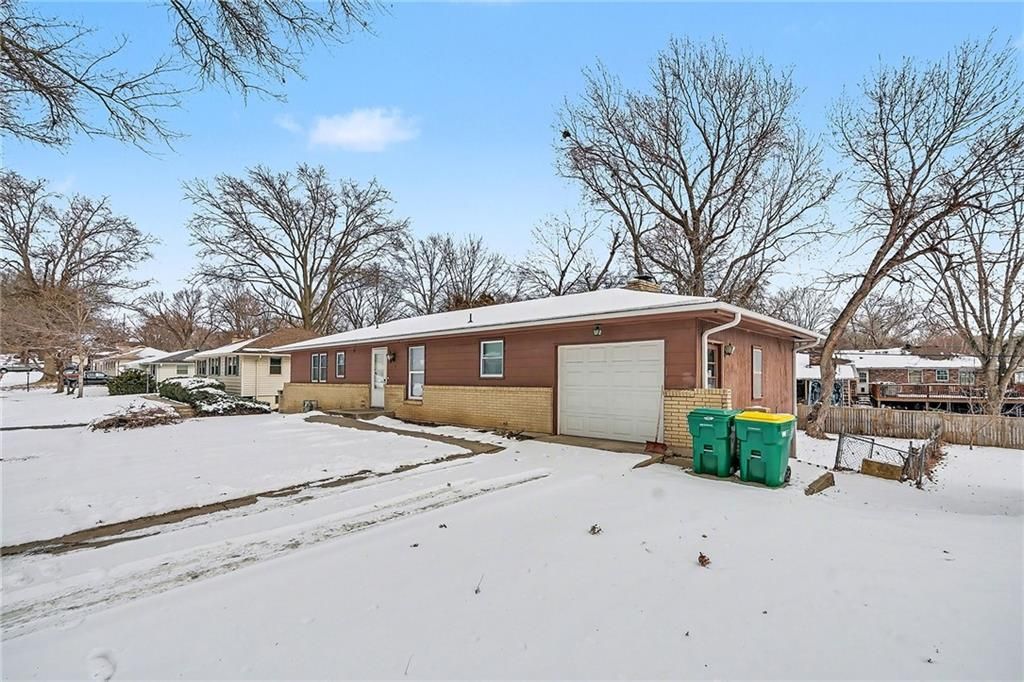 Photo of 2409 N 83rd Street, Kansas City, KS 66109 (MLS # 2598786)