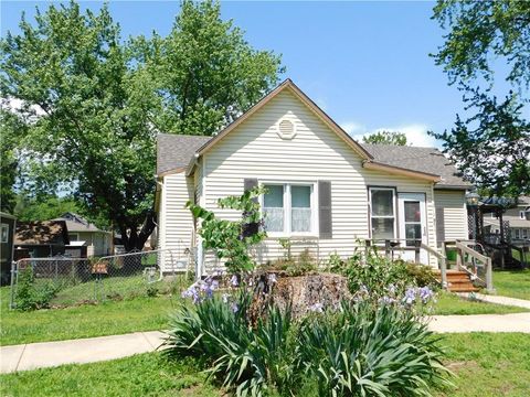 213 W 5th Street Wellsville KS 66092