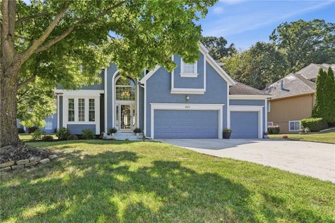 Photo of 533 NE EMERALD Drive, Lees Summit, MO 64064 (MLS # 2641328)