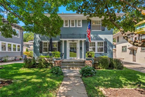 Photo of 620 W 60th Terrace, Kansas City, MO 64113 (MLS # 2638118)