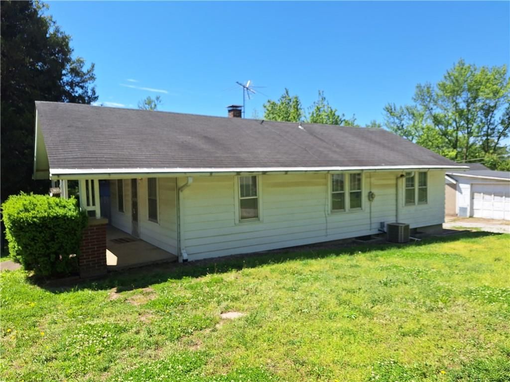 Photo of 210 N Glenwood Avenue, Sugar Creek, MO 64053 (MLS # 2618308)