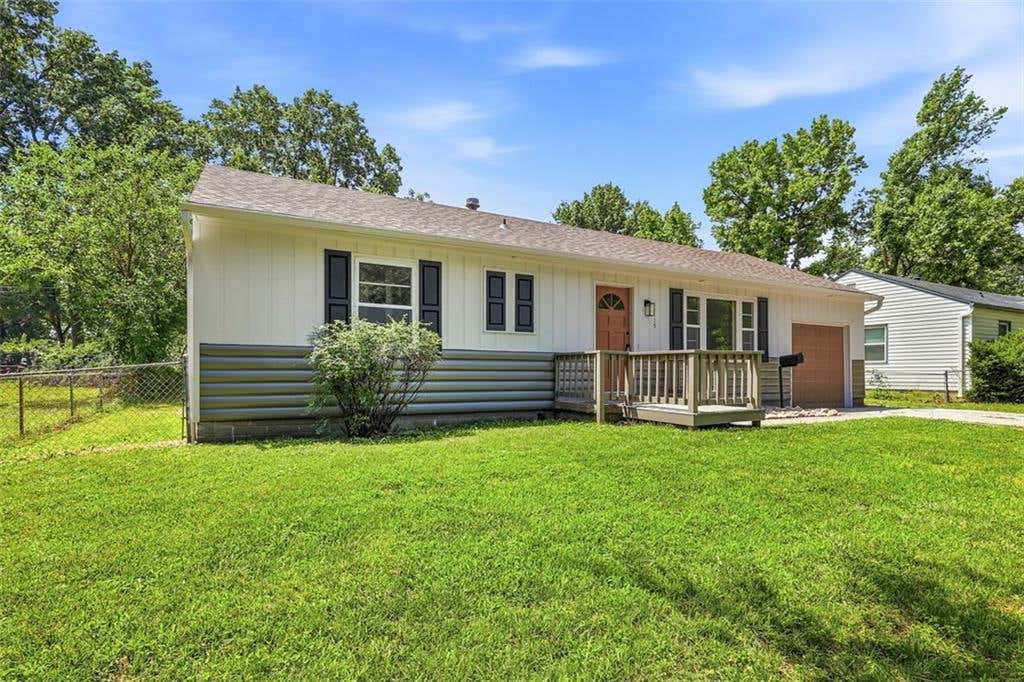 Photo of 11115 W 68th Street, Shawnee, KS 66203 (MLS # 2623974)