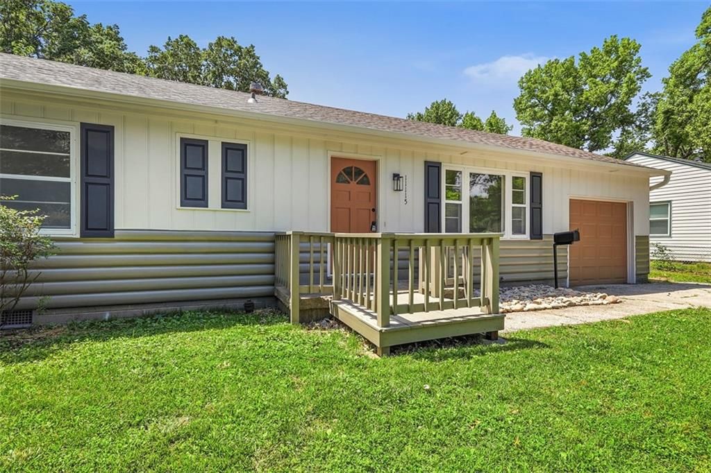 Photo of 11115 W 68th Street, Shawnee, KS 66203 (MLS # 2623974)