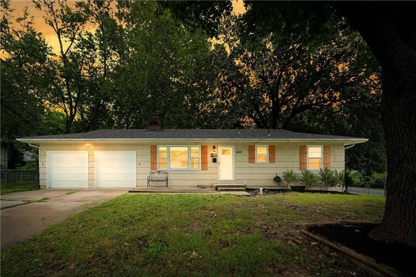 5501 N HIGHLAND AVE, KANSAS CITY, MO 64118 - Image 4200879f3bb17d2bfd8b4f137bd7bef9/3890835309