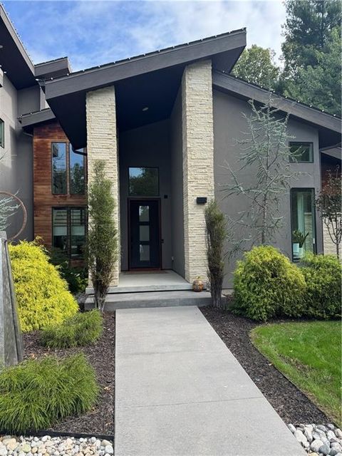 9421 Belinder Road Leawood KS 66206