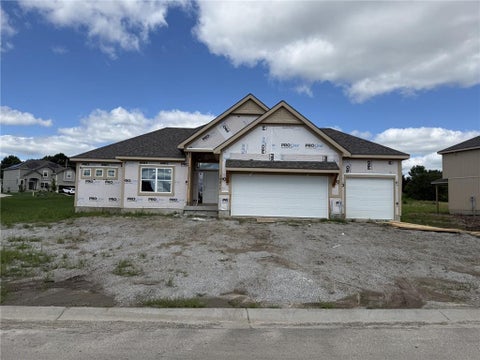 Photo of 10511 N Highland Place, Kansas City, MO 64155 (MLS # 2627903)
