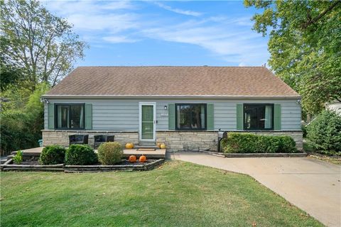Photo of 4752 Belinder Road, Westwood, KS 66205 (MLS # 2582269)