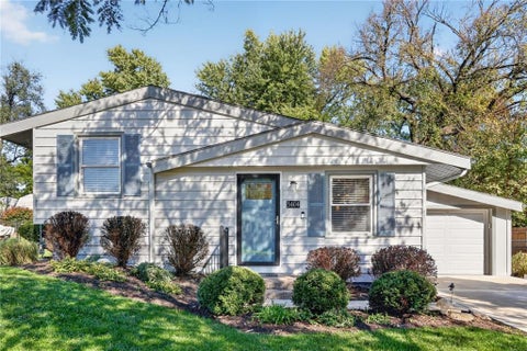 Photo of 5404 NE 43rd Street, Kansas City, MO 64117 (MLS # 2648265)