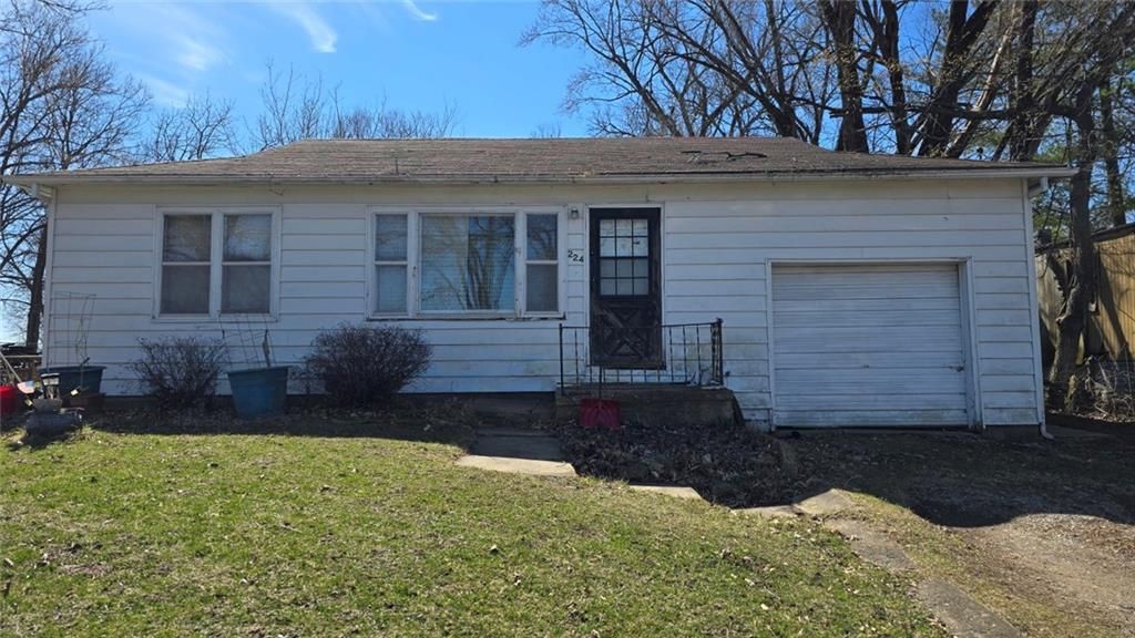 Photo of 224 E Polk Street, Chillicothe, MO 64601 (MLS # 2607479)