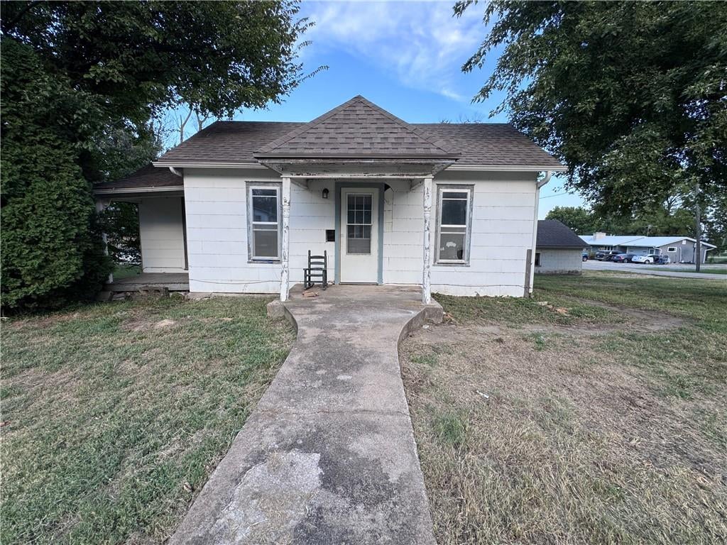 Photo of 202 N Osage Street, Nortonville, KS 66060 (MLS # 2643318)