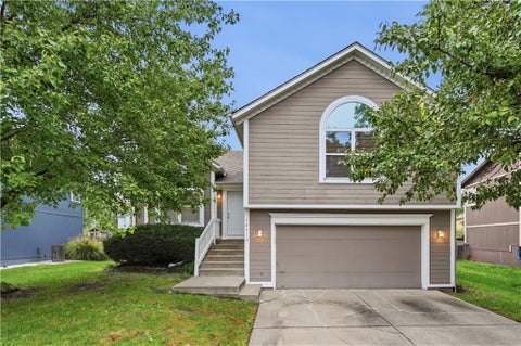 Photo of 18470 W 161ST Street, Olathe, KS 66062 (MLS # 2647215)