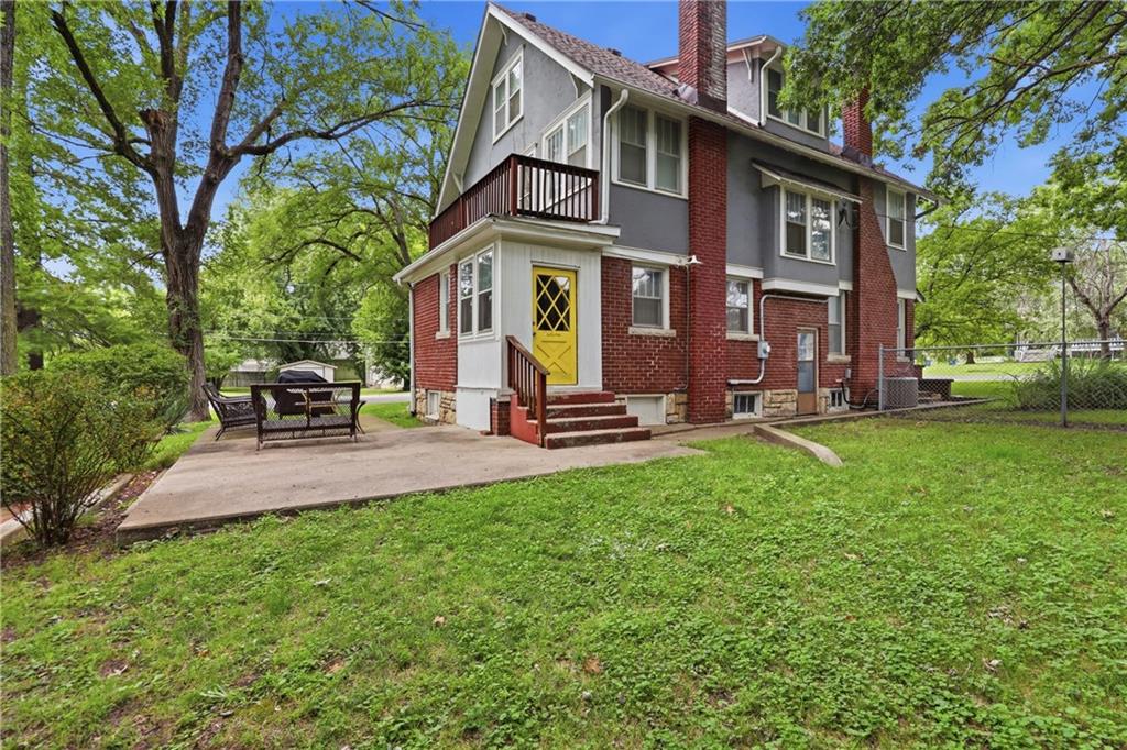 200 E Main Street
