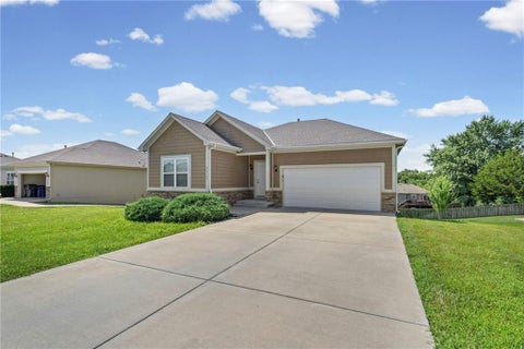 Photo of 26165 W 141st Court, Olathe, KS 66061 (MLS # 2630538)