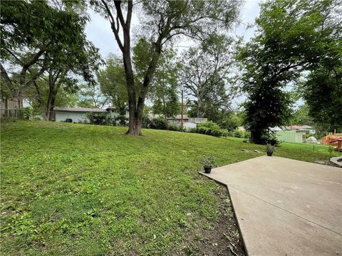 Tiny photo for 212 Jackson Avenue, Liberty, MO 64068 (MLS # 2623222)