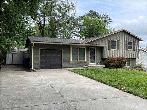 Tiny photo for 212 Jackson Avenue, Liberty, MO 64068 (MLS # 2623222)