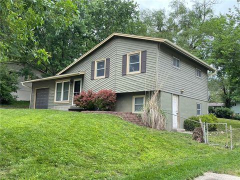 Tiny photo for 212 Jackson Avenue, Liberty, MO 64068 (MLS # 2623222)