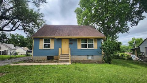 Photo of 7703 E 50th Street, Kansas City, MO 64129 (MLS # 2628596)