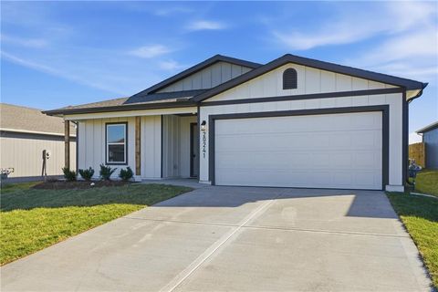 Photo of 19475 Lincoln Street, Spring Hill, KS 66083 (MLS # 2617330)