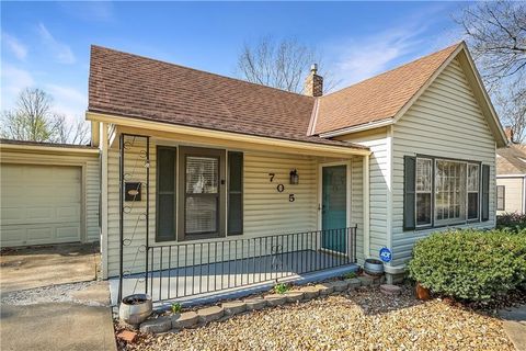 705 W Mechanic Street, Harrisonville, MO 64701 - #: 2612075