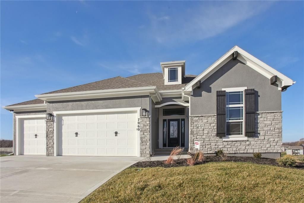 Photo of 8162 Valley Road, Lenexa, KS 66220 (MLS # 2598653)