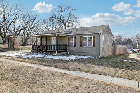 522 W Gay Street, Warrensburg, MO 64093 - #: 2528257