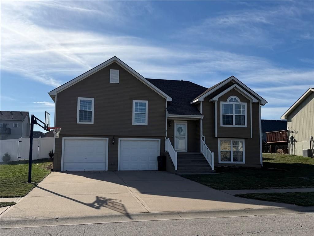 Photo of 1003 Rosewood Drive, Cameron, MO 64429 (MLS # 2607574)