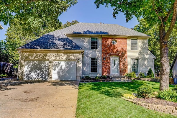 9208 SWARNER DR, LENEXA, KS 66219 - Image 433cfbfa4da892a1329e0cc3b212681c/3930716181