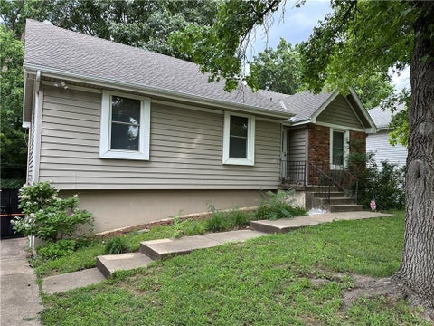Photo of 1107 N Cooper Street, Olathe, KS 66061 (MLS # 2627072)