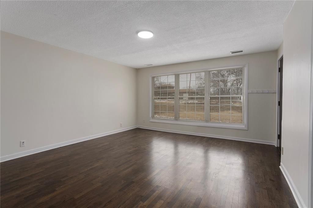 Photo of 1219 NE 88th Street, Kansas City, MO 64155 (MLS # 2599209)