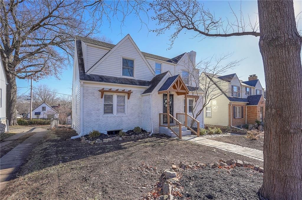 Photo of 6531 Holmes Road, Kansas City, MO 64131 (MLS # 2592642)