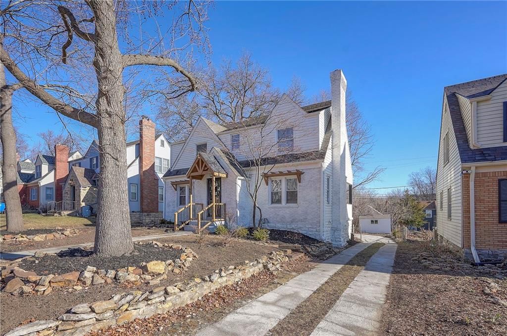 Photo of 6531 Holmes Road, Kansas City, MO 64131 (MLS # 2592642)