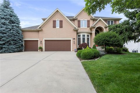 Photo of 5716 W 146th Street, Overland Park, KS 66223 (MLS # 2583868)