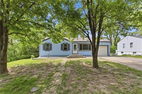 Photo of 6224 Longwood Avenue, Kansas City, KS 66104 (MLS # 2619366)
