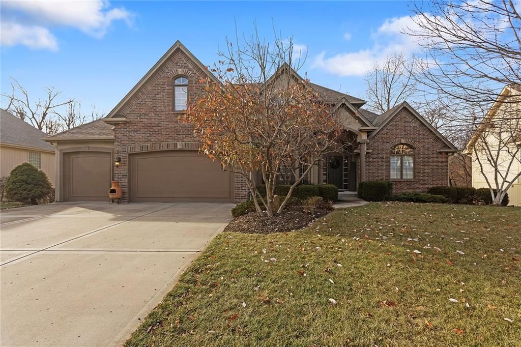 Photo of 7822 N Mattox Avenue, Kansas City, MO 64151 (MLS # 2592477)