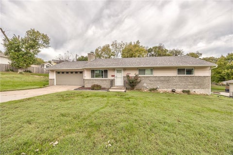 Photo of 3910 NE 54th Street, Kansas City, MO 64119 (MLS # 2648037)